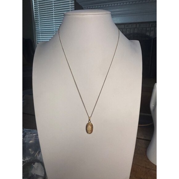 Vintage 12K Gold Cameo Pendant Necklace With Oval Frame & Delicate Chain - Picture 4 of 11